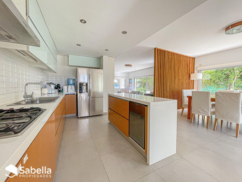 Venta De Casa En City Bell, Barrio El Quimilar