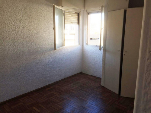 Apto. En Centro, 3 Dormitorios Y 2 Baños, Impecable Estado!