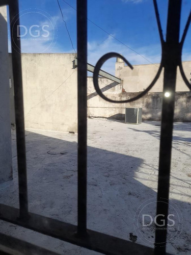 Imagen 28 de 30 de Venta En Block - 2 Viviendas Y 3 Locales Comerciales. -