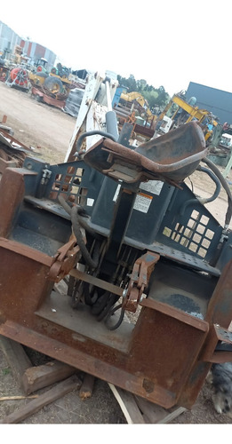 Minicargadora Implementó Aditamento Excavador Bob Cat 607