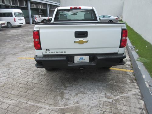Imagen 3 de 11 de Chevrolet Silverado 2018 5.3 V8 2500 Ls Cabina Regular 4x4 A