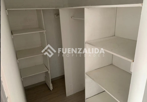 Departamento En Venta De 2 Dorm. En La Cisterna, Aepp