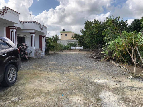 Imagen 2 de 4 de Se Vende 3 Apartamentos En Un Solar De 714 Mts/2