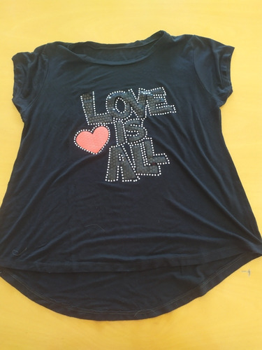 Remera Love Is All