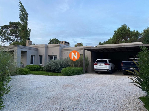Casa En Venta, Alborada, Punta Del Este, 4 Dormitorios.- Ref: 208319
