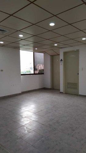 Imagen 7 de 15 de Oficina En Alquiler - Urb. La Campiña