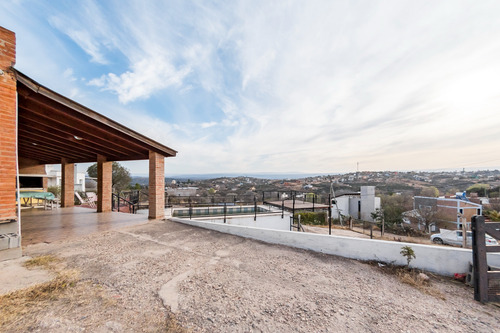 Casa En Venta Con Increíbles Vistas En Estancia Vieja Vcp