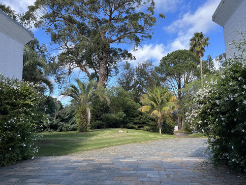 Venta De Casa En Barrio El Golf De Punta Del Este, Maravillosa Casa De Lujo