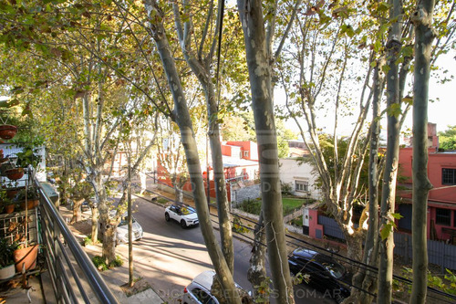 Departamento 3 Ambientes Con Balcon. Prox A Av Centenario