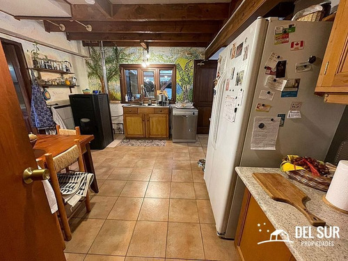 Casa Estilo Sureño En Loteo Consolidado