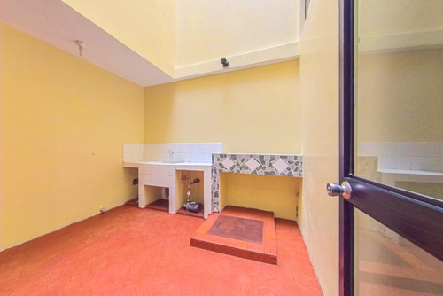 Vendo Hermosa Casa En Los Olivos, 3 Pisos 7 Hab+5 Bañ+2 Est.