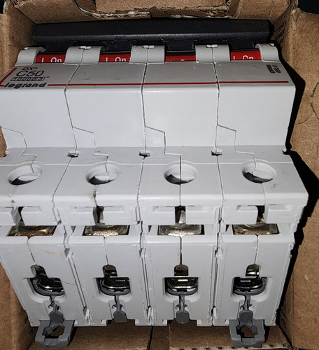 Interruptor Automatico 4p 50a Curva C 15 Ka Ref 409341 Legra