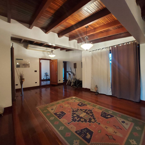 Imagen 18 de 30 de Venta De Casa En Prados Del Este 8h/ 9b/ 5p