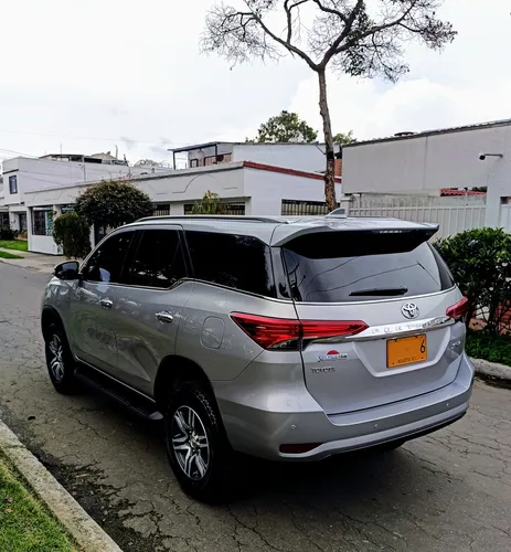 Toyota Fortuner 2.7l Mid