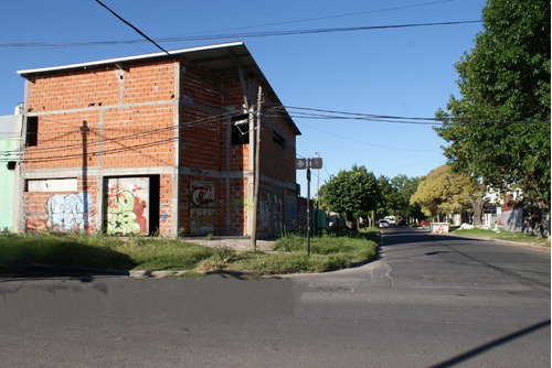 Venta De Local/galpón En Construcción En La Plata 