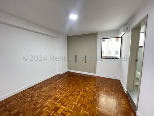 Jip 25-3629. Renta House Vende Hermoso 136 Mts2, Con Acabados De Primera Totalmente Remodelado. Urb Los Palos Grandes, Caracas