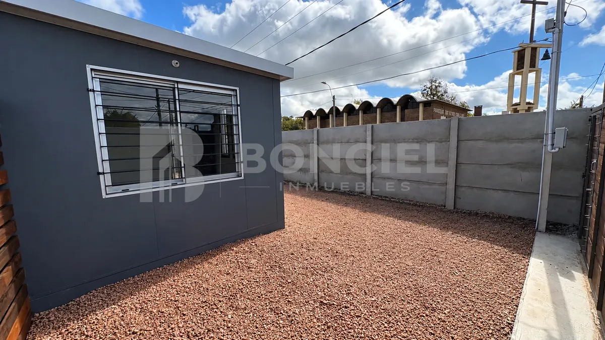 Casa Céntrica De Dos Dormitorios Y Cochera A Estrenar · Foto 4