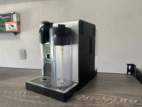 Cafetera Nespresso Lattissima Pro F456 Automática (Reacondicionado)
