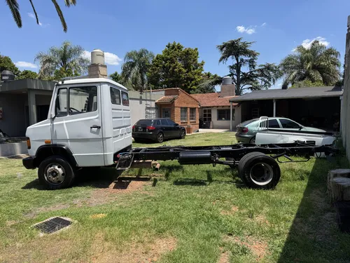 Mercedes Benz 710 Chasis C/cabina 2009