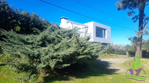 Hermosa Casa En Zona Ideal Para Todo El Año.