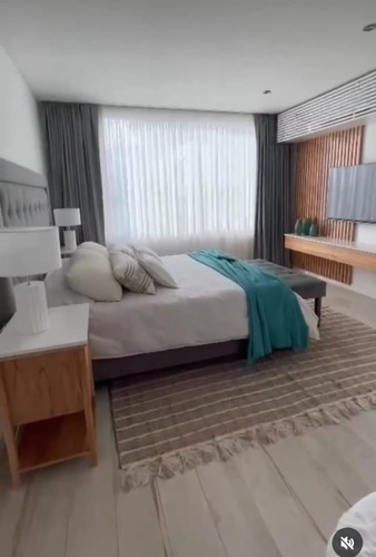 Casa En Venta Con Fondo A La Laguna En Canning
