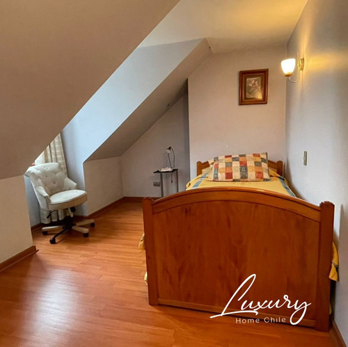Amplia Casa En Condominio, Venta, La Reina.