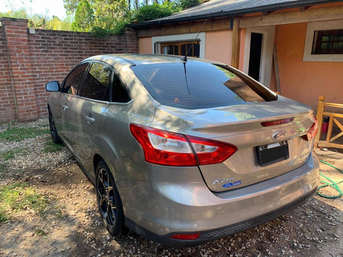 Ford Focus Titaium Automatico Sedán