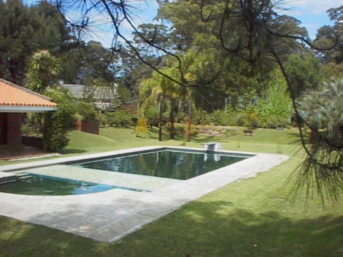 Casa En Solanas De 4 Dormitorios, Piscina Y Muy Cerca De La Playa. Consulte!!!!!!!!!- Ref: 2341