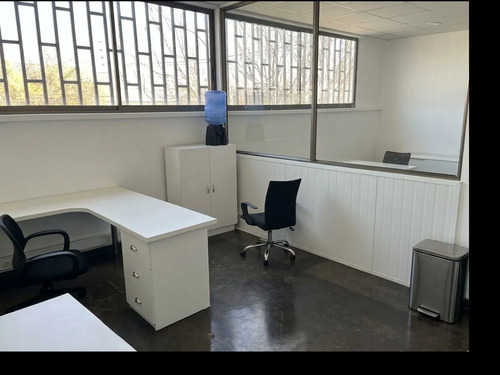 Excelente Combinación De Bodegas Con Oficinas Y Conectividad