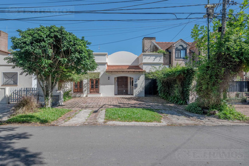 Casa En Venta Y Alquiler De Una Planta En Lomas De San Isidro