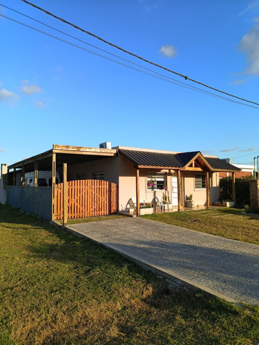 Casa Quinta Ubicada En Barrio Cerrado La Tregua, Virrey Del Pino Km 46, Partido De La Matanza.