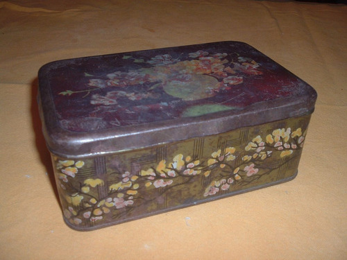 Caja Rectangular De Lata Muy Antigua  (coleccionistas)