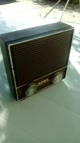 Antigua Radio Lyon 220v De Colección Funciona Ok (Usado)