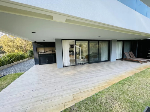 Venta De Apartamento En Crystal View En Complejo Solanas Resort Barrio Privado.