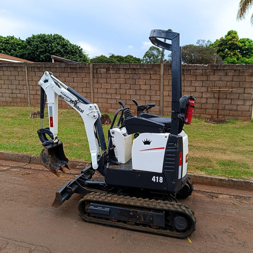 Mini Escavadeira Bobcat 418 - Ano 2012
