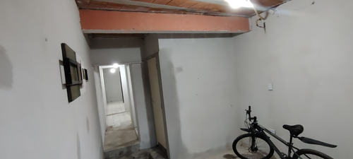 Casa Adoçada 3 Cómodos 2 Banheiros Excelente Oportunidade!!