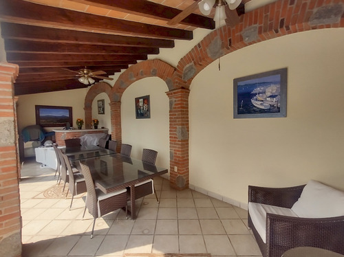 Casa En Venta En La Col. El Miraval, Cuernavaca Morelos.