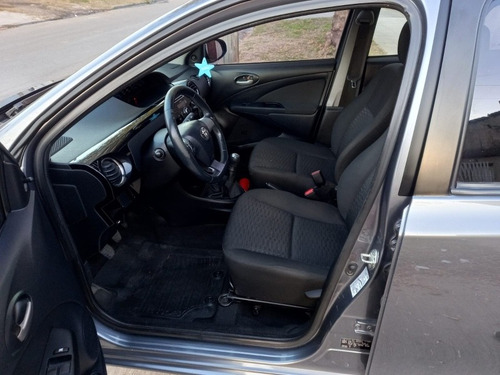 Imagen 10 de 15 de Toyota Etios 2014 1.5 Sedan Xls