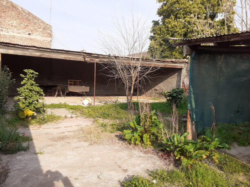 Casa En Venta - 3 Dormitorios 1 Baño - Cochera - 433mts2 - Azul