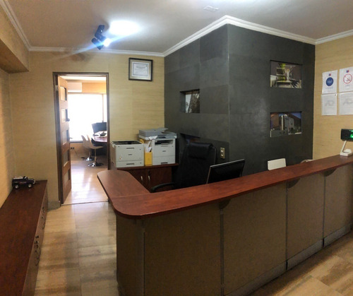Inversión: Oficina Totalmente Equipada Con Inmejorable Ubica