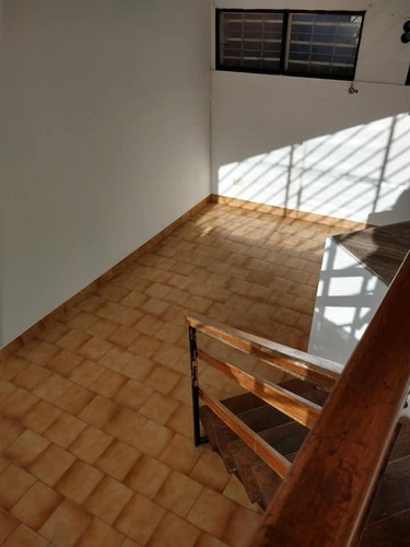 Imagen 11 de 30 de Venta Local Comercial + Departamento Con Patio 530 E/6 Y 7