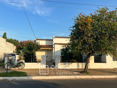 Cañuelas Casa En Venta  En Excelente Ubicacion