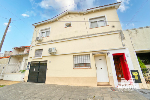 Casa En Venta En Olivos 4 Ambientes, 2 Dormitorios Con Vestidor, Patio Propio. A 2 Cuadras De Av.