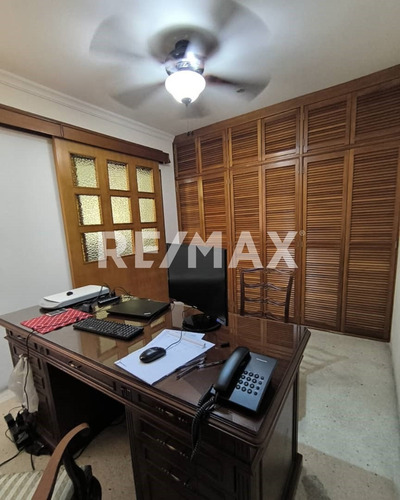 Se Vende Casa Comercial En Mariperez Av. Principal