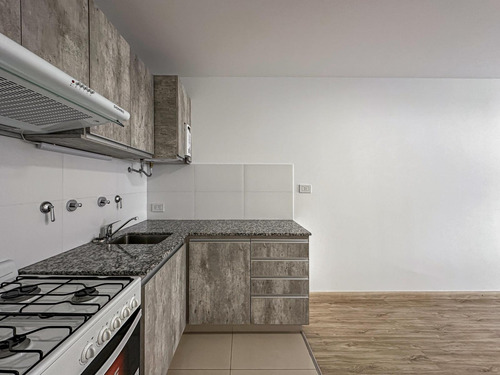 Departamento Monoambiente Al Frente Con Balcón En Zona Río