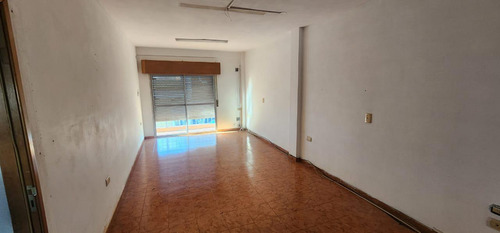 Edificio Comercial Pb 2 Locales Y Pa 2 Oficinas Grandes - 180 M² Cub. - S.justo (ctro)