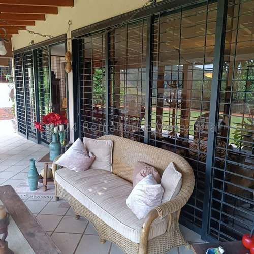 Ss: Vende Casa 24-13892 En Cumbres De Curumo De 832 M2. De 5h/7b/4pe
