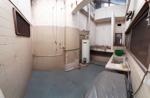 Local De 120 Mts2 + Departamento De 4 Ambientes + 2 Cocheras