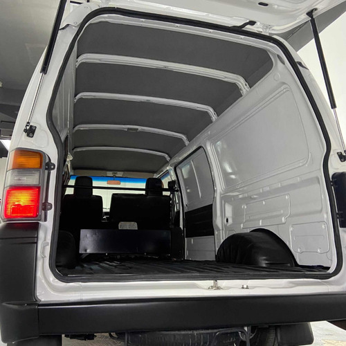 Imagen 9 de 13 de Mitsubishi Panel L300