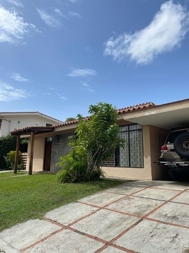 Imagen 2 de 12 de Se Vende Casa 300m2 5h/5b/4p Santa Marta 4548